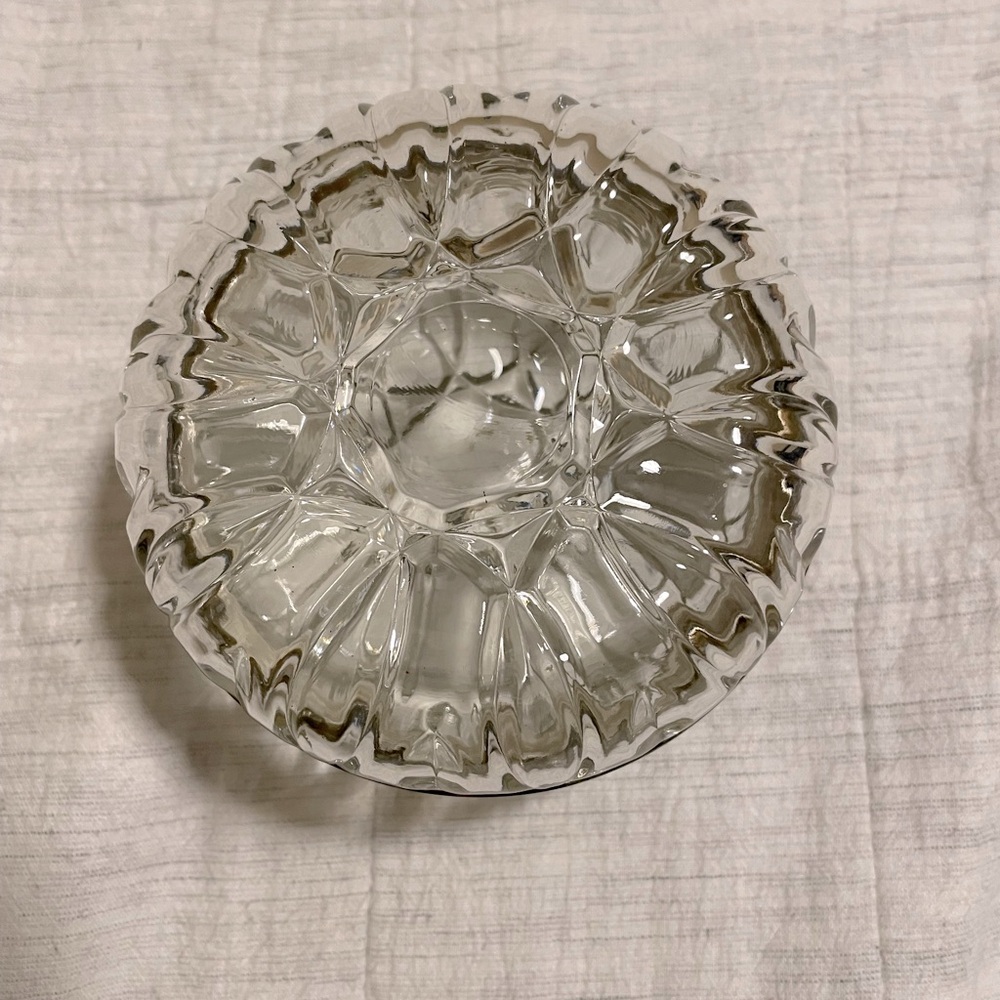 Vintage hinged round clear patterned glass trinket holder
